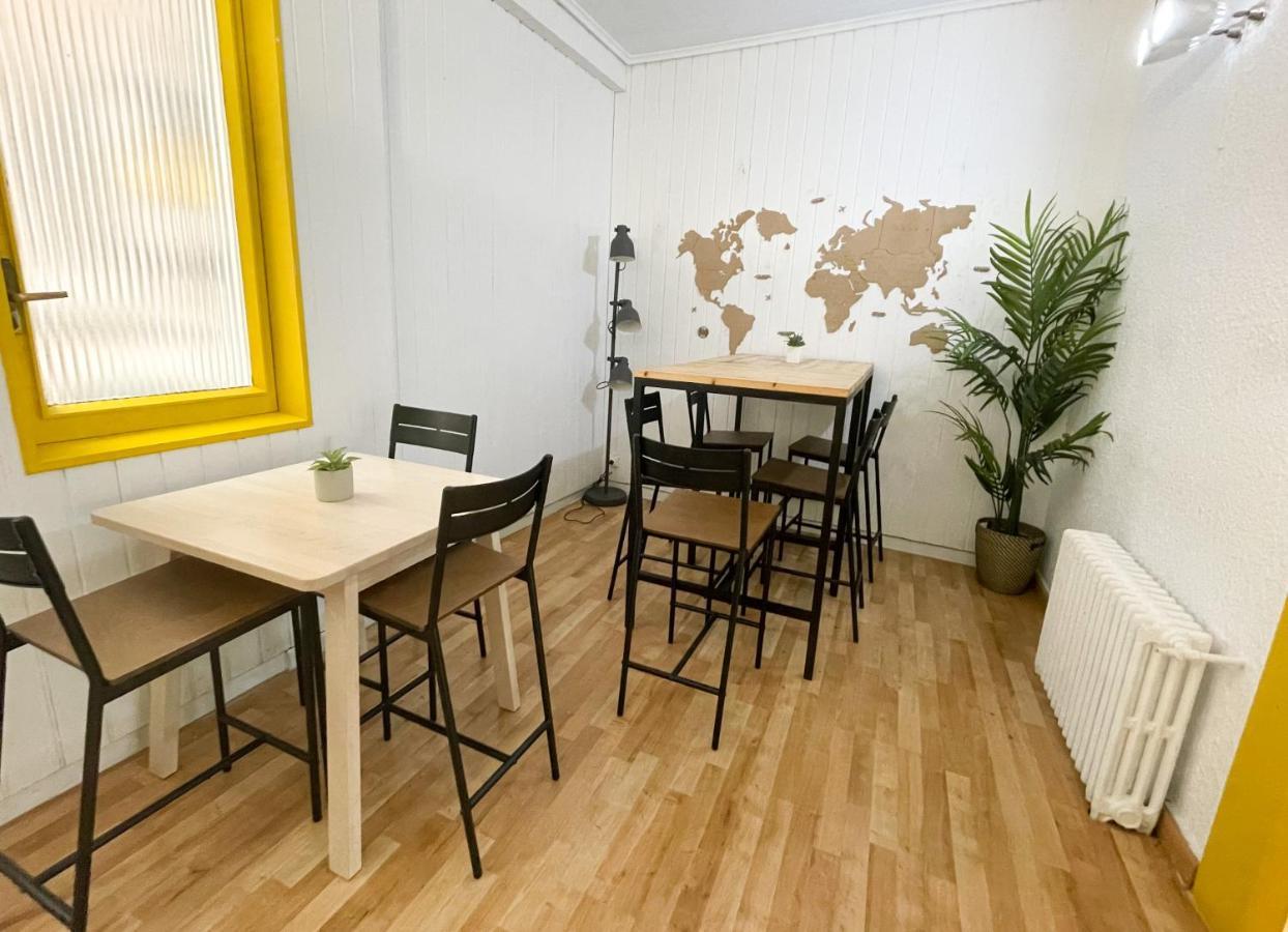 Az The Bridge Hostel - Coliving Сарагоса Экстерьер фото