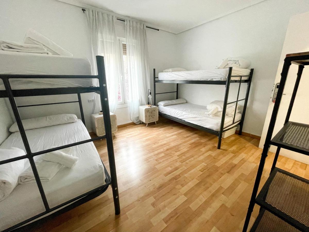 Az The Bridge Hostel - Coliving Сарагоса Экстерьер фото