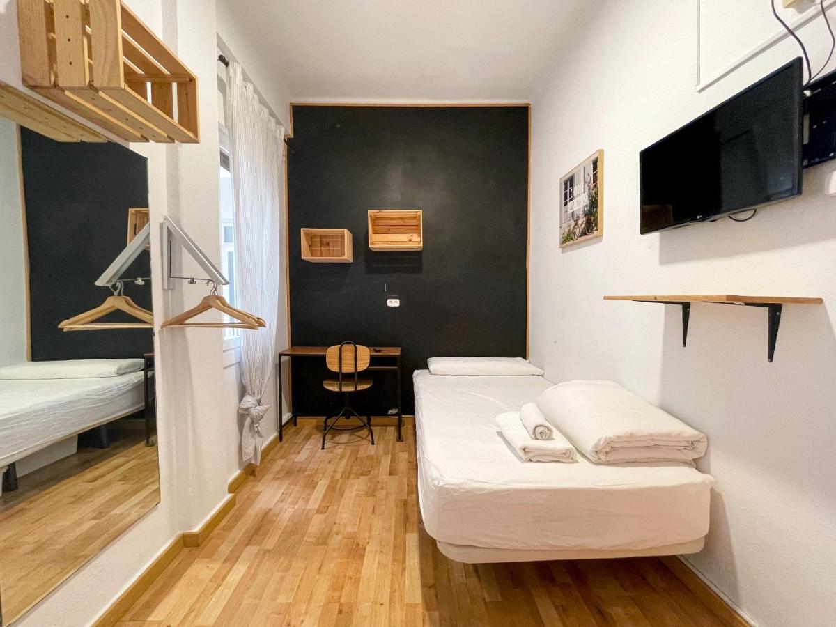Az The Bridge Hostel - Coliving Сарагоса Экстерьер фото