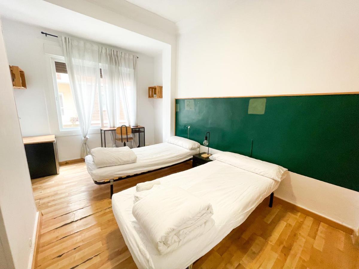 Az The Bridge Hostel - Coliving Сарагоса Экстерьер фото